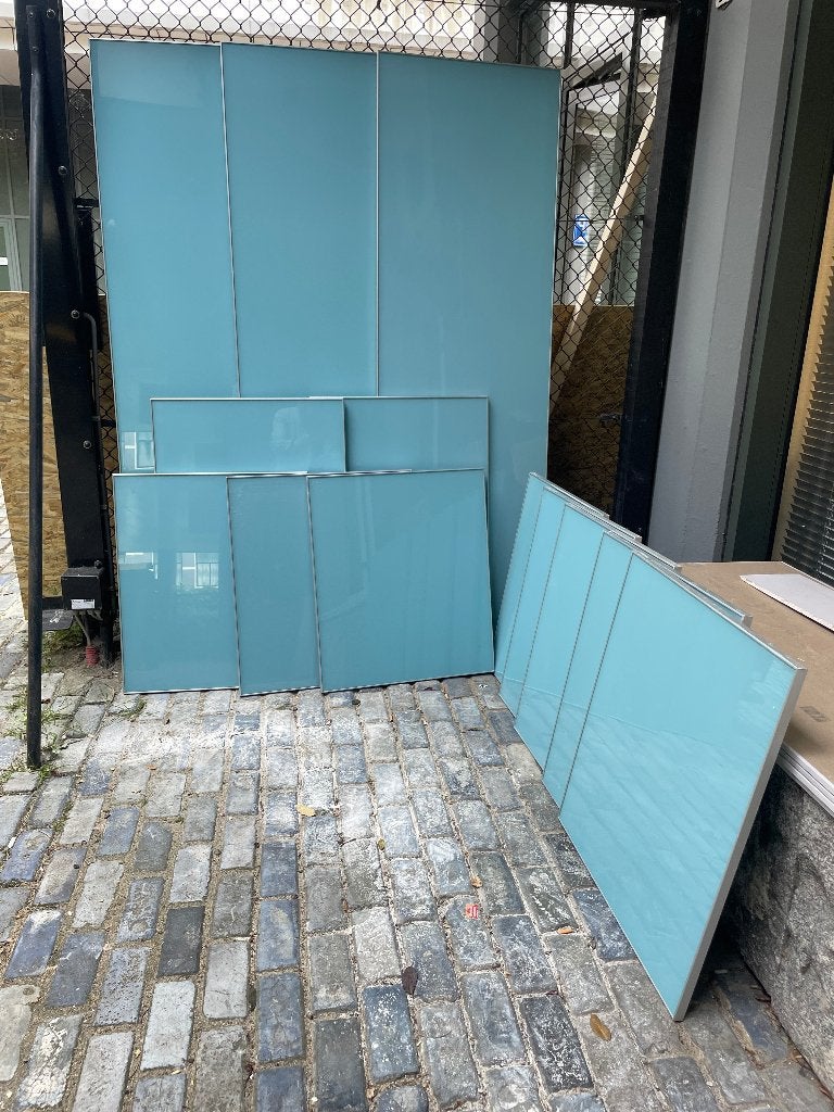 KEUKEN - 13 DEUREN, aluminium en glas, Ophalen, Blauw, 50 tot 100 cm, Zo goed als nieuw