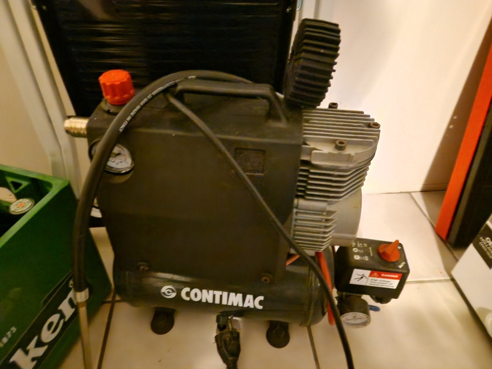 Contimac Compressor met slang en spuitpistool - Z.G.A.N., Doe-het-zelf en Verbouw, Ophalen, 6 tot 10 bar, Zo goed als nieuw, Minder dan 200 liter/min