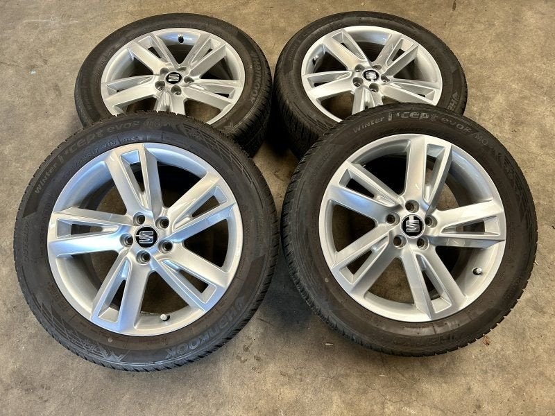 17 inch originele velgen + winterbanden Seat Arona, Gebruikt, -, -, Banden en Velgen