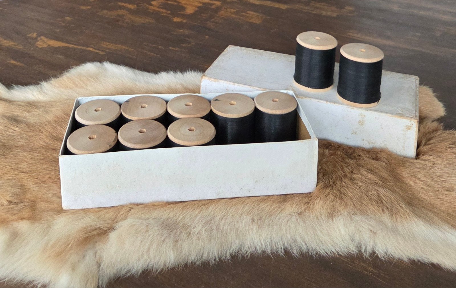 10 Vintage Grote Houten Garenklossen Zwart – NOS / Deadstock, Ophalen of Verzenden, Nieuw, Garen of Naald(en)