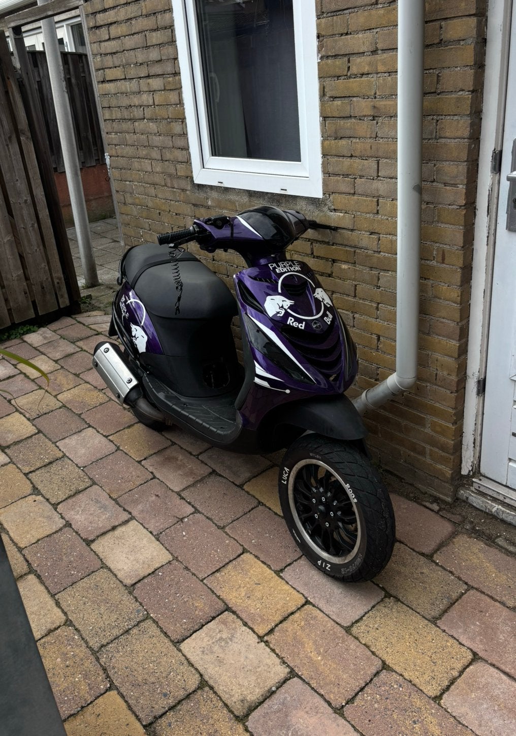 Zip a1 125cc, Ophalen, Zo goed als nieuw, Benzine, Zip
