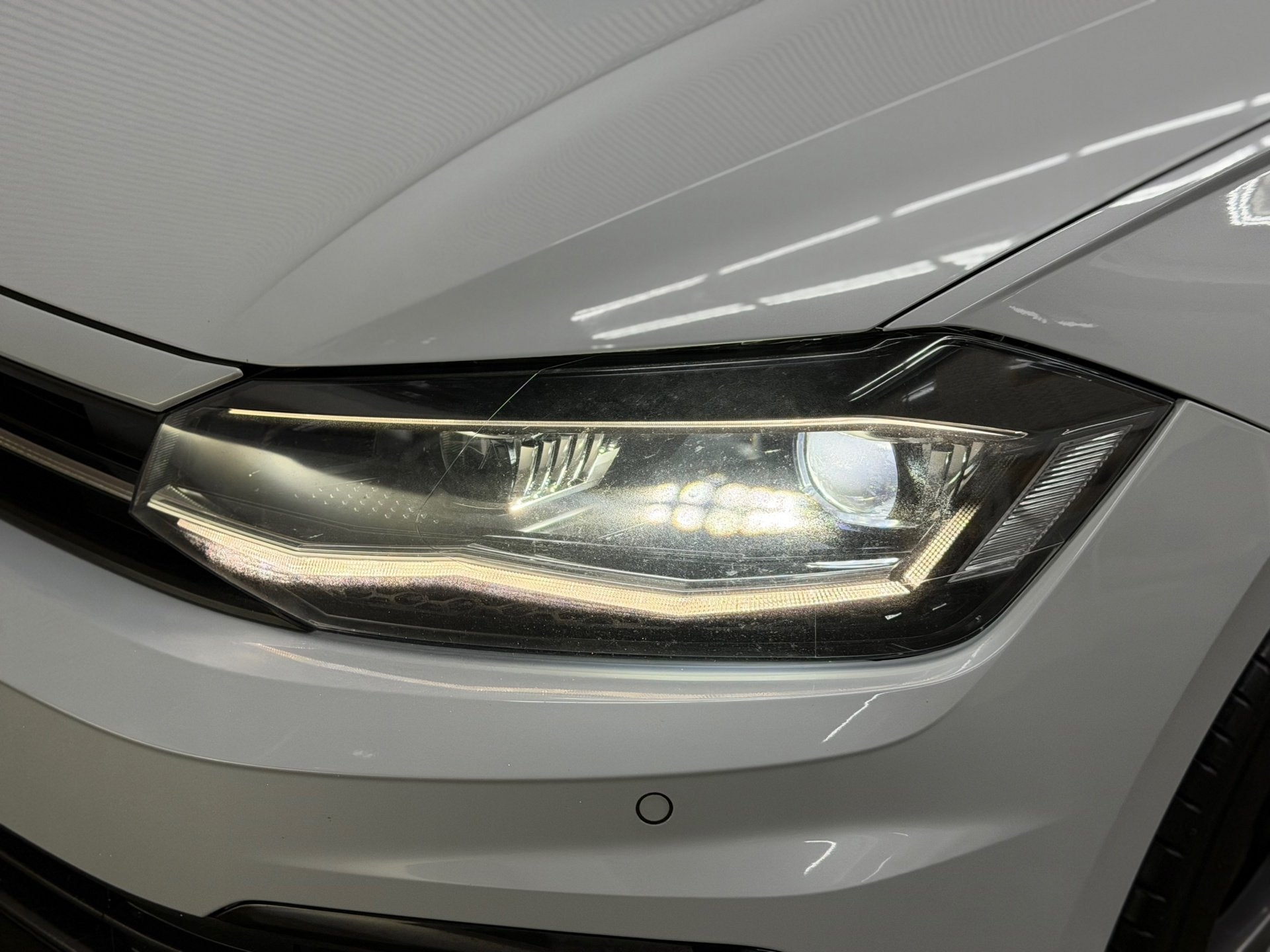 Volkswagen Polo 1.6 TDI R-Line 2019 DSG LED CRUISE CLIMA CAR, Auto's, Dealer onderhouden, 1203 kg, Gebruikt, Alcantara