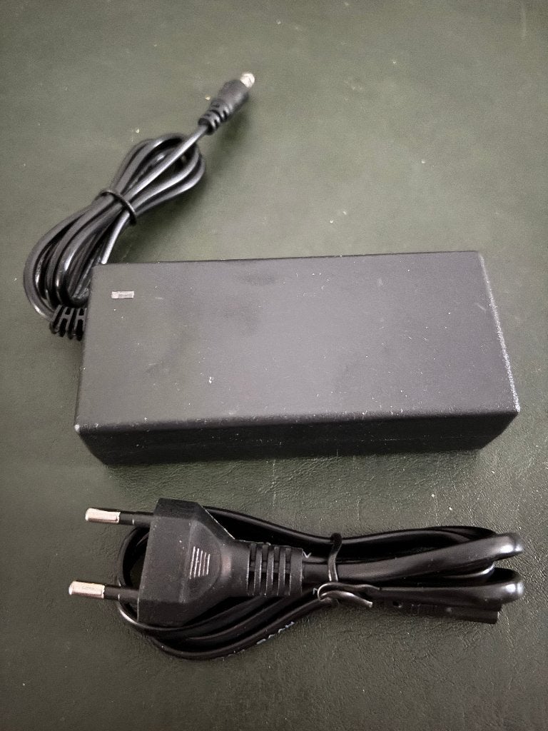 fietsacculader 36volt, Fietsen en Brommers, Fietsaccessoires | Fietsaccu's, Ophalen of Verzenden, Nieuw