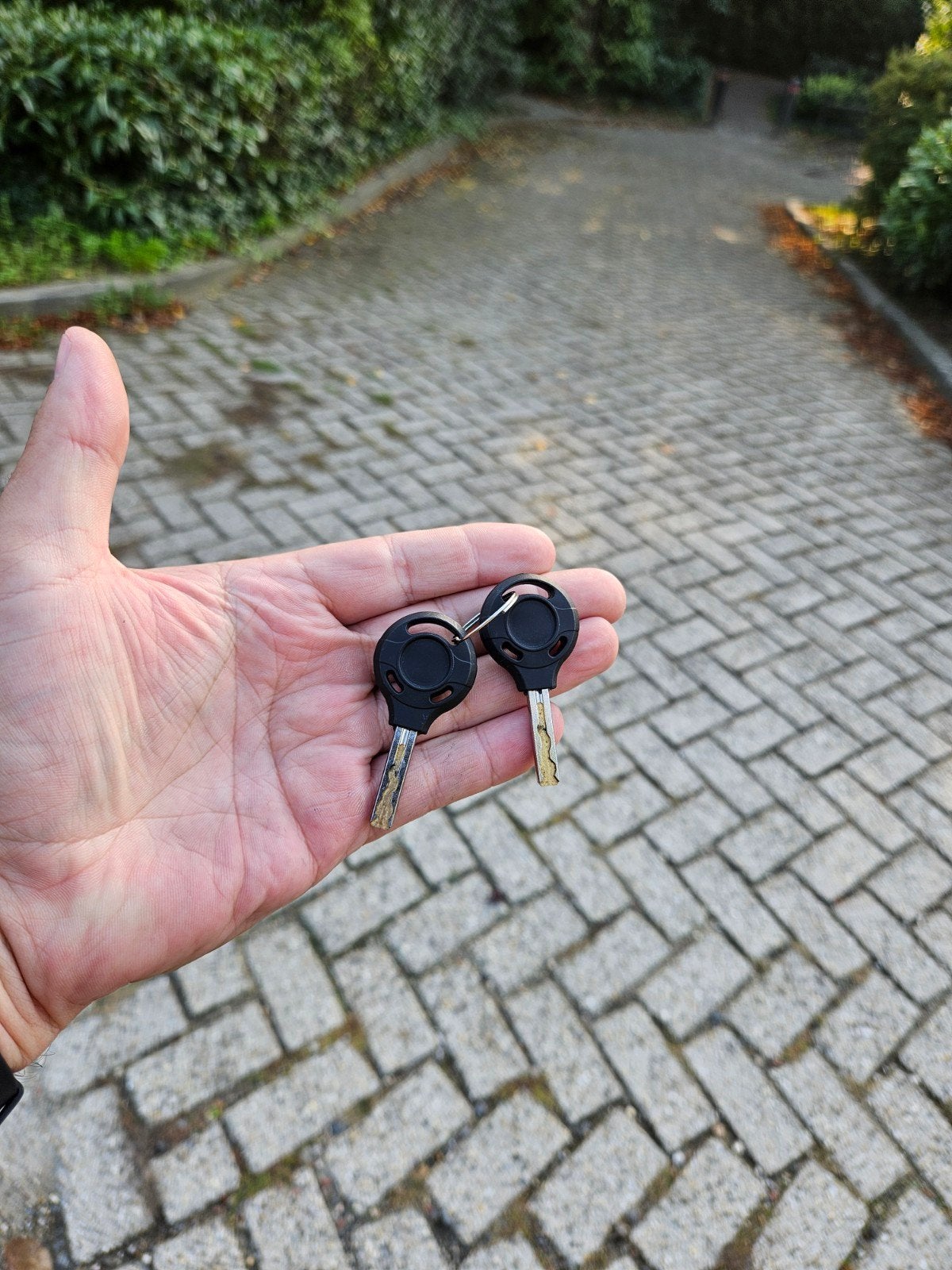 !!GEVONDEN SLEUTELS!!, Contacten en Berichten