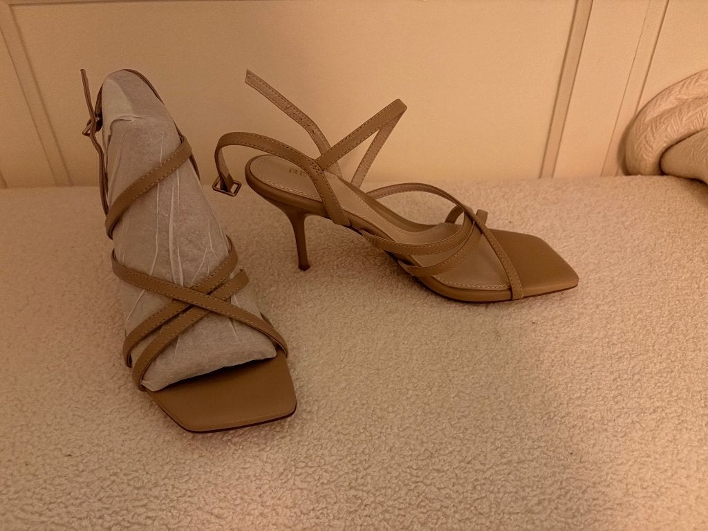 Reiss sandalen nieuw in doos maat 38, Reiss, Beige, Nieuw, Sandalen of Muiltjes