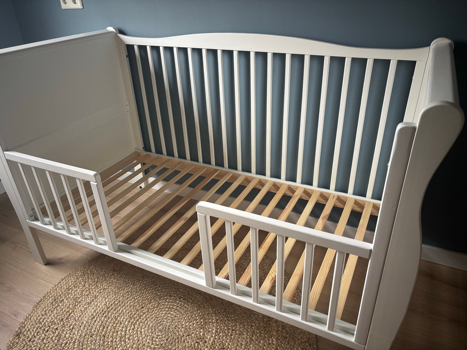Woodies Noble 2-in-1 Ledikant wit + dagbed-zijde (70x140 cm), Kinderen en Baby's, Babywiegjes en Ledikanten, Zo goed als nieuw