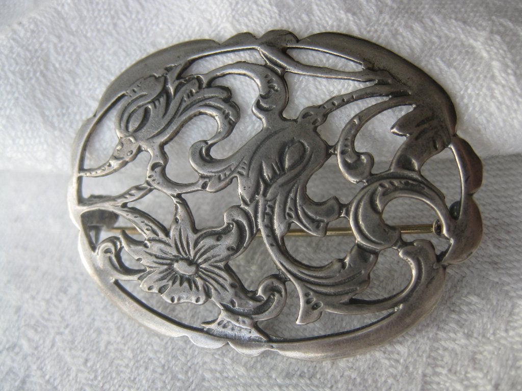 Antiek zilveren broche met gouden sluiting., Ophalen of Verzenden, Zilver, Broche