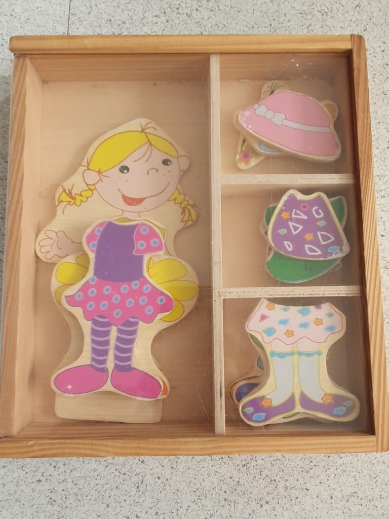 2 sets houten aankleedpop in kistje met deksel. €5 p.st., Ophalen of Verzenden