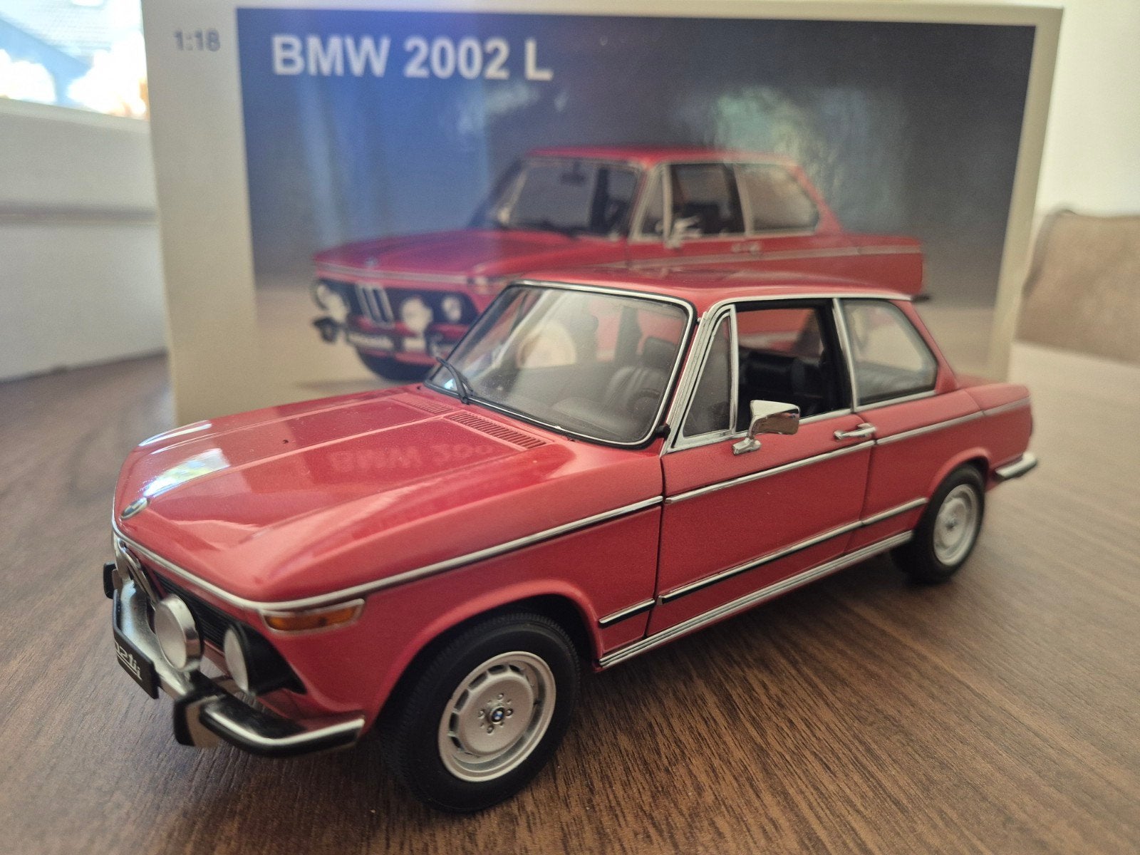 BMW 2002 L 1:18 Autoart, Hobby en Vrije tijd, Ophalen of Verzenden, Nieuw, Auto, Autoart