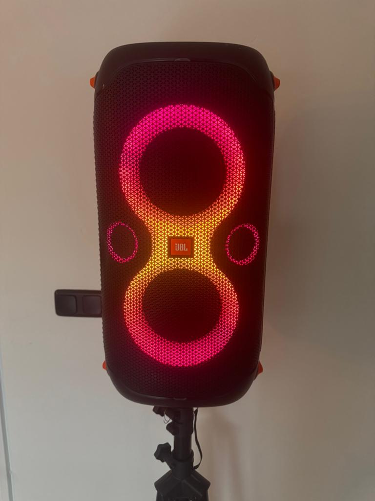 Jbl partybox 110 met standaard, Audio, Tv en Foto, Luidsprekers, Gebruikt, JBL, Ophalen of Verzenden, 120 watt of meer
