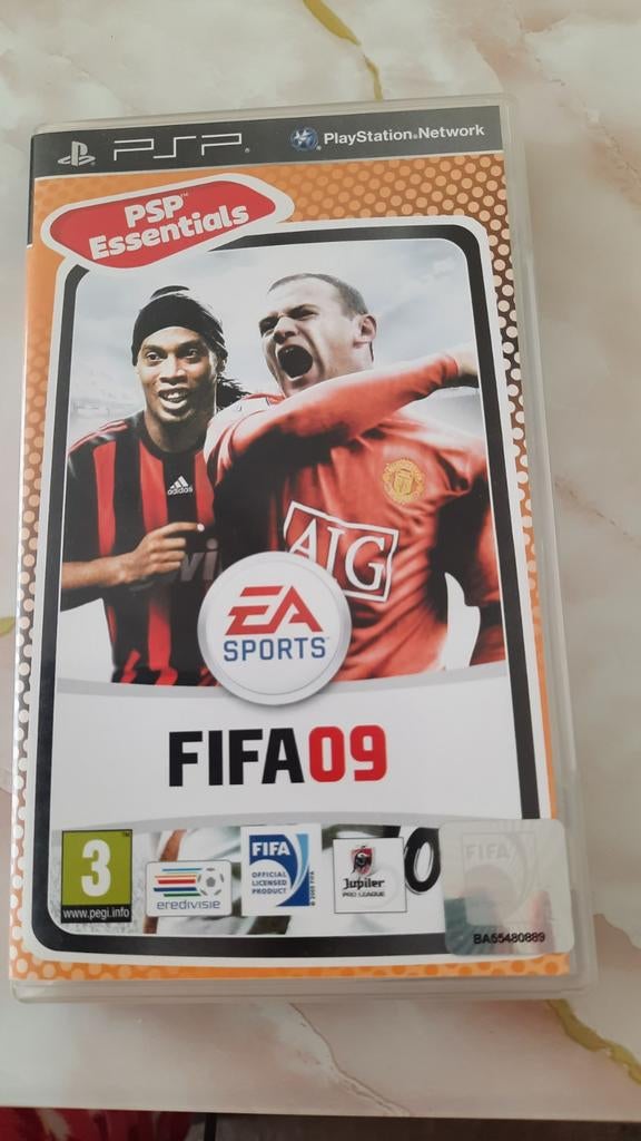 FIFA 09 & FIFA 10 PSP Essentials - Voetbalgames, 2 spelers, Ophalen of Verzenden, Zo goed als nieuw