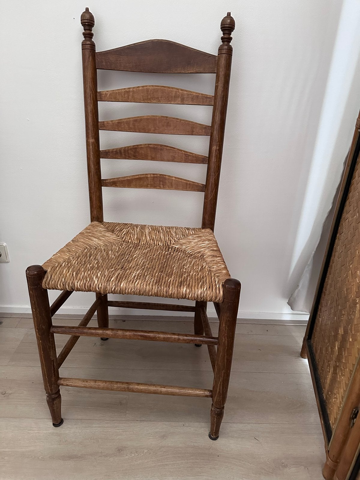 Vintage houten stoel met rieten zitting, Ophalen