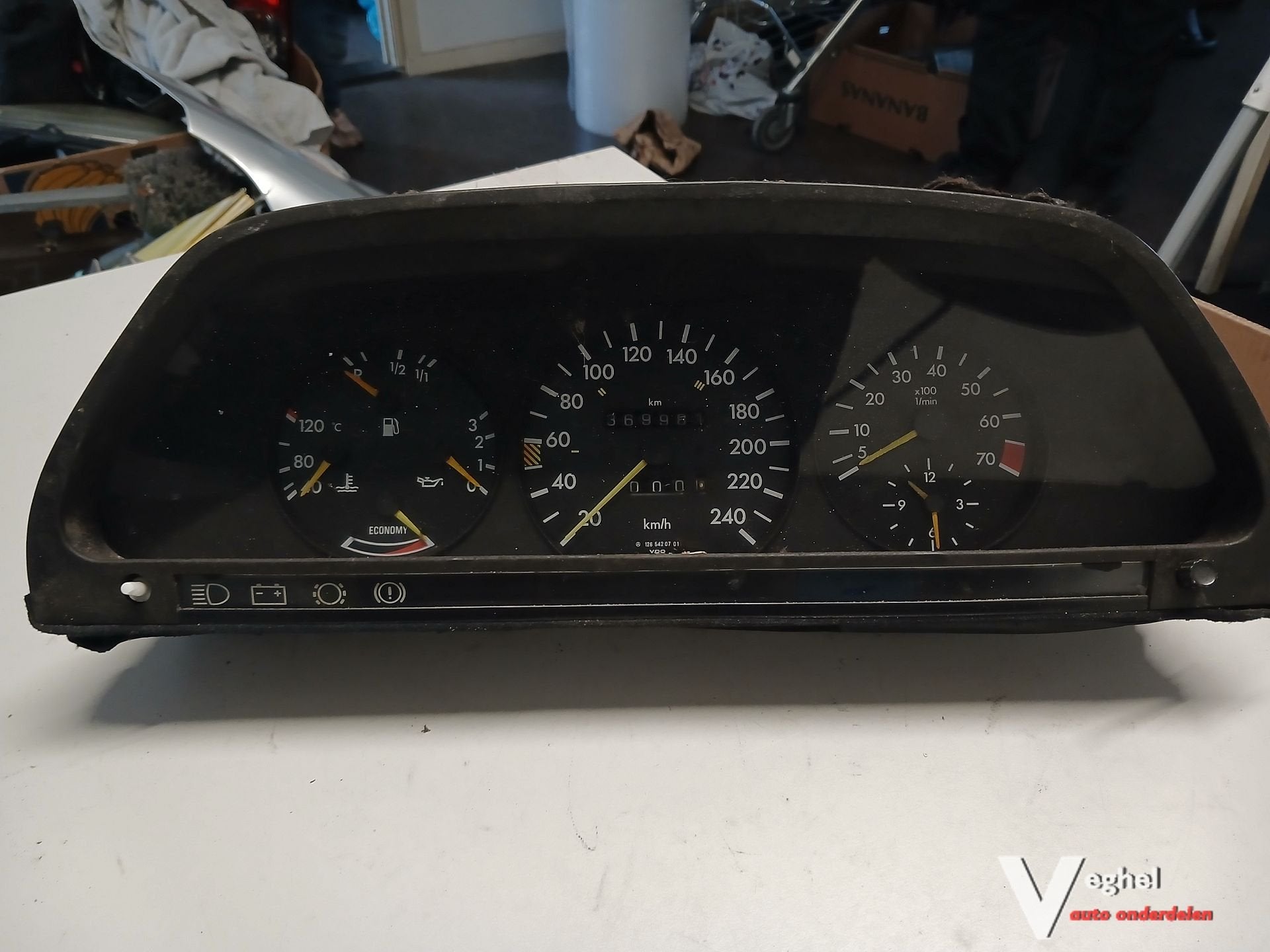 MB W126 sedan 2.8B 25-00235 Km tellerklok '84