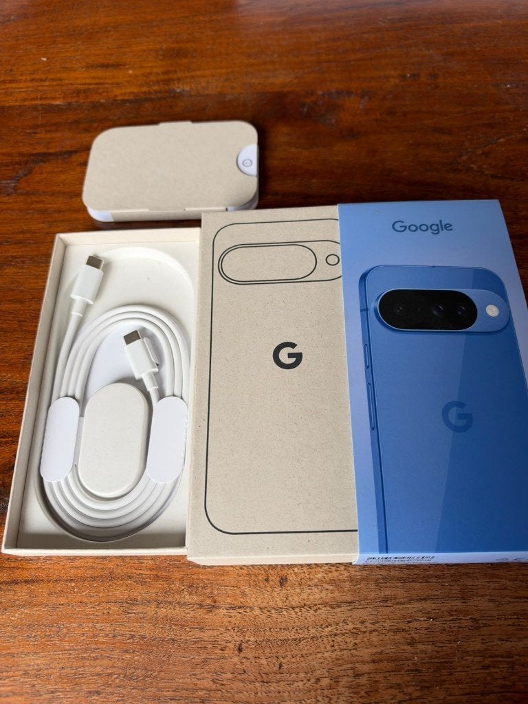 Google Pixel 10 blauw - 256 GB - Krasvrij met accessoires, Ophalen, Zo goed als nieuw, Overige typen