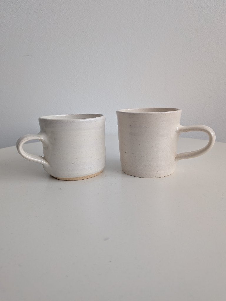 2 aardewerk kopjes van Jan de Graaf, Ophalen of Verzenden