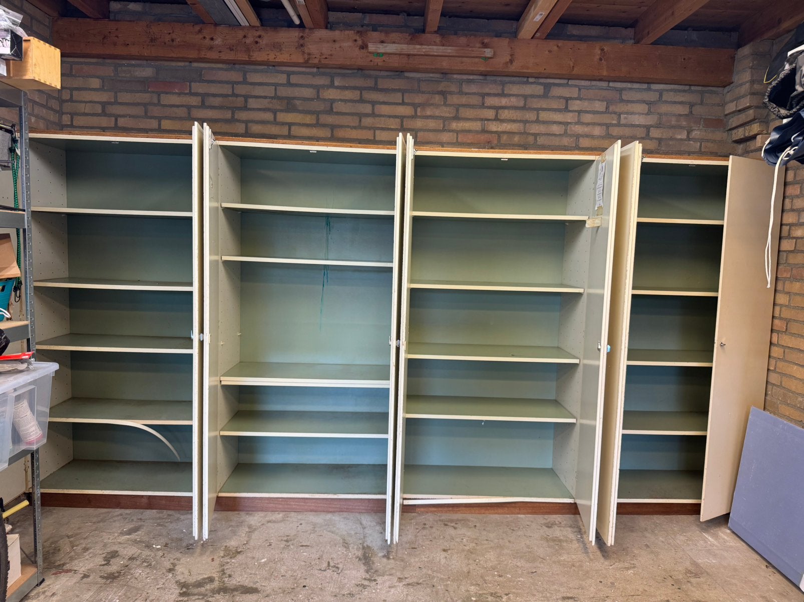 Gratis afhalen 4 Kasten met planken en deuren 360x180cm, Ophalen, Gebruikt