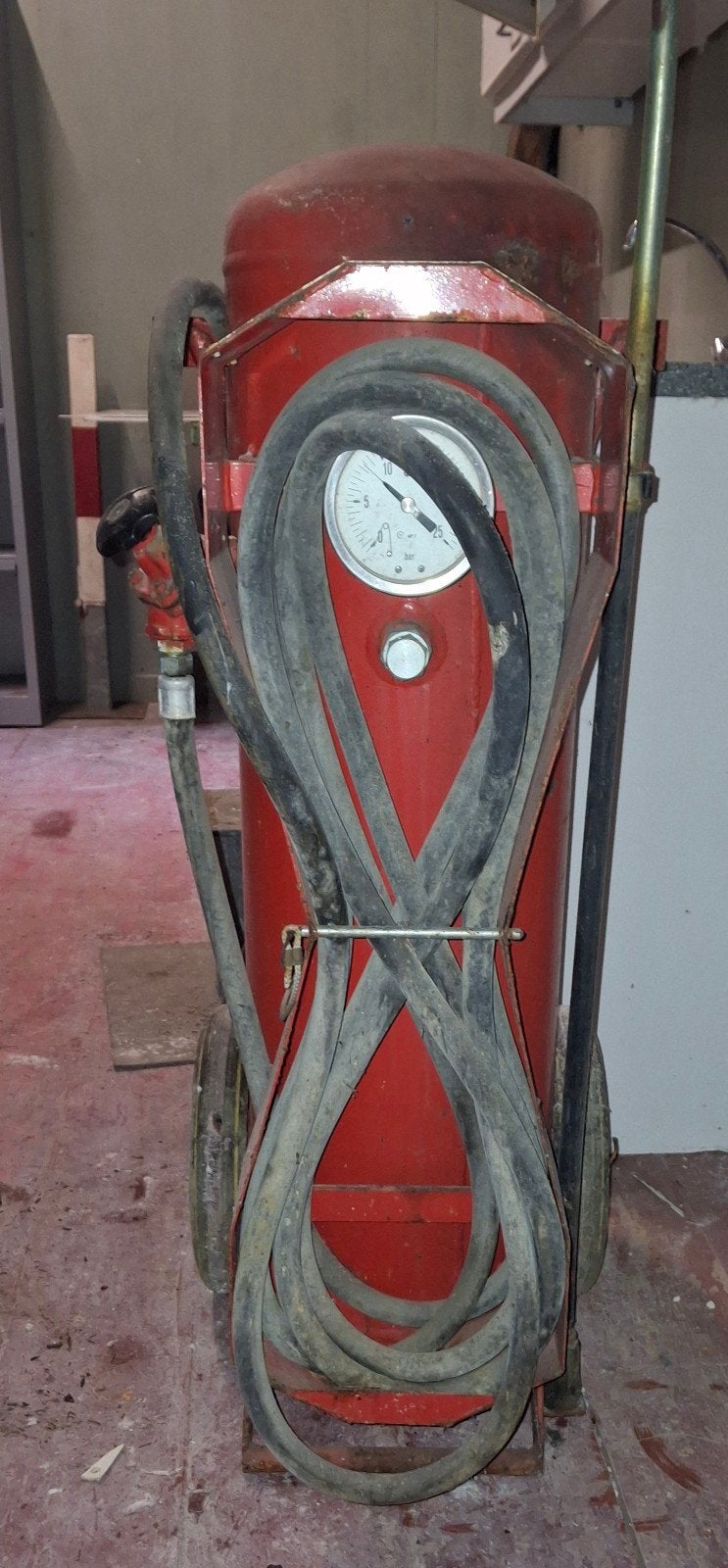 Klassieke 50kg poederblusser, Huis en Inrichting, Brandblussers en Brandkasten, Ophalen
