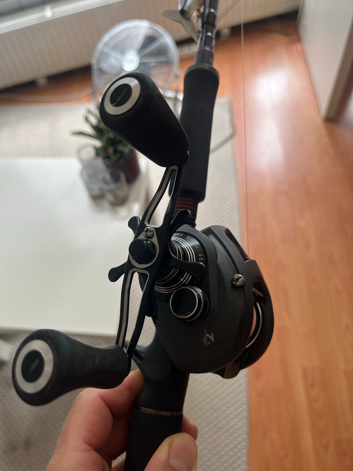 Hengelset: Okuma Komodo SS Baitcaster met Westin W4, Ophalen, Zo goed als nieuw, Complete hengel