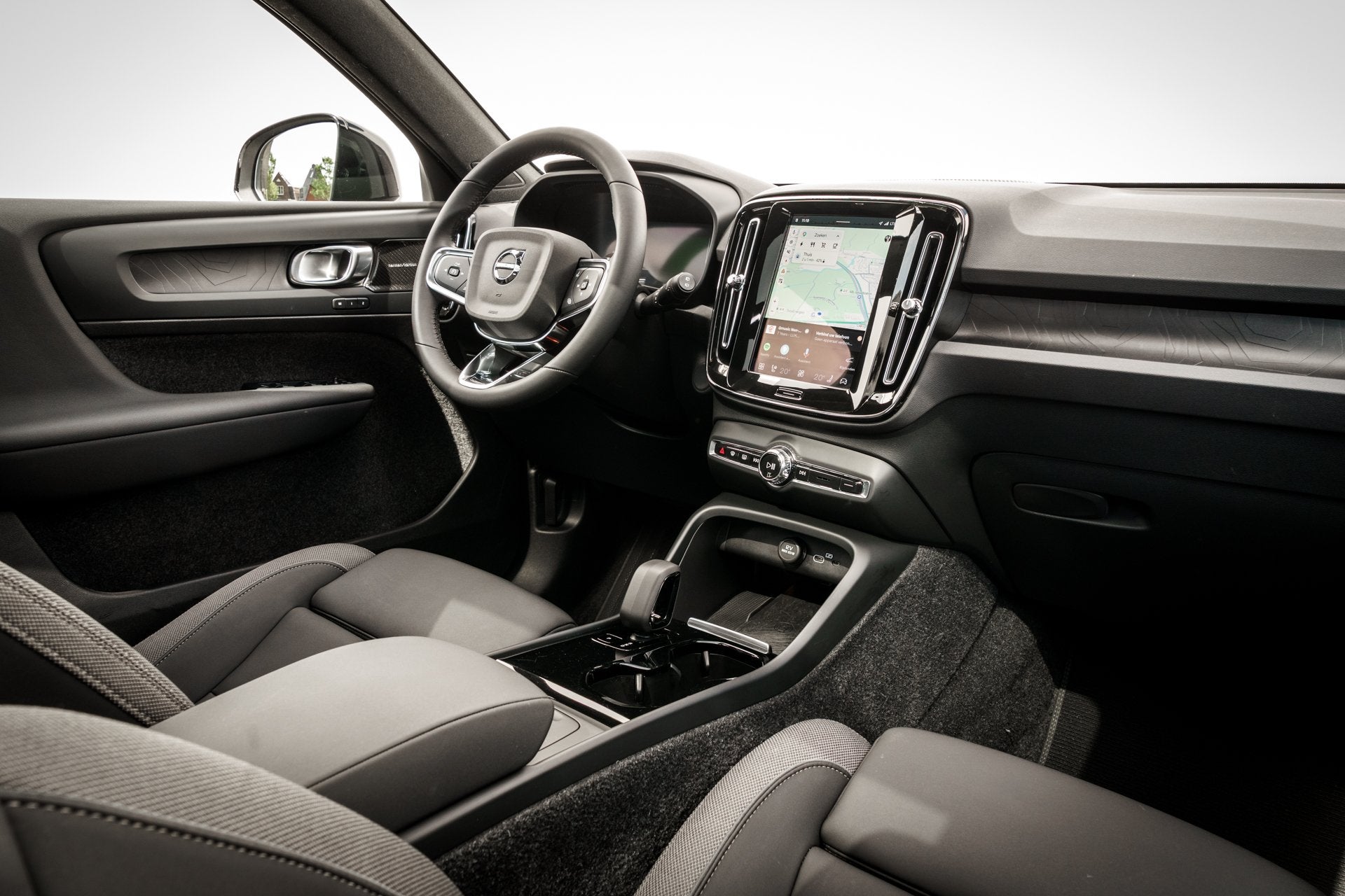 Volvo EX40 Single Motor Extended Range Ultimate | 82 kWh SOH, Auto's, Volvo, Dealer onderhouden, Gebruikt, Zwart, 82 kWh