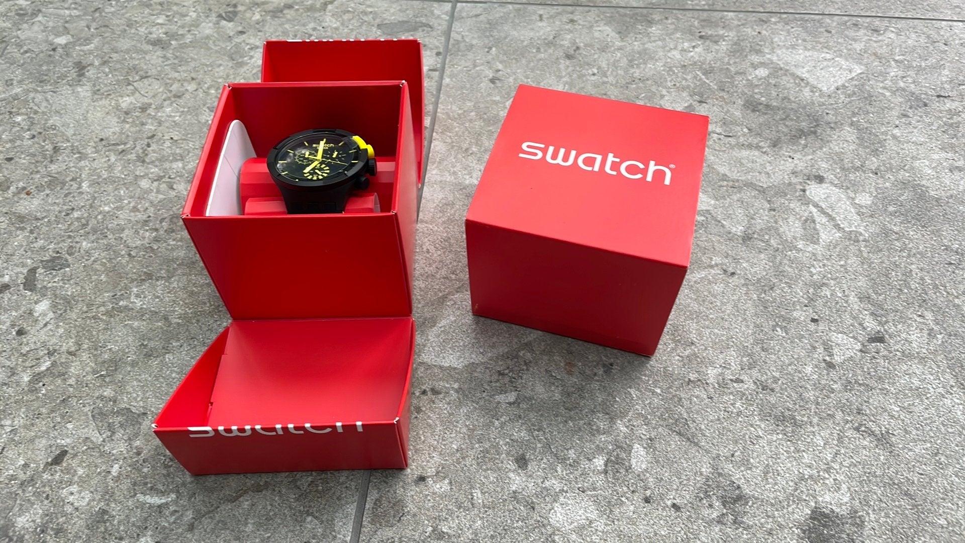 Swatch Checkpoint geel met zwart, groot en stoer, Kunststof, Polshorloge, Swatch, Nieuw