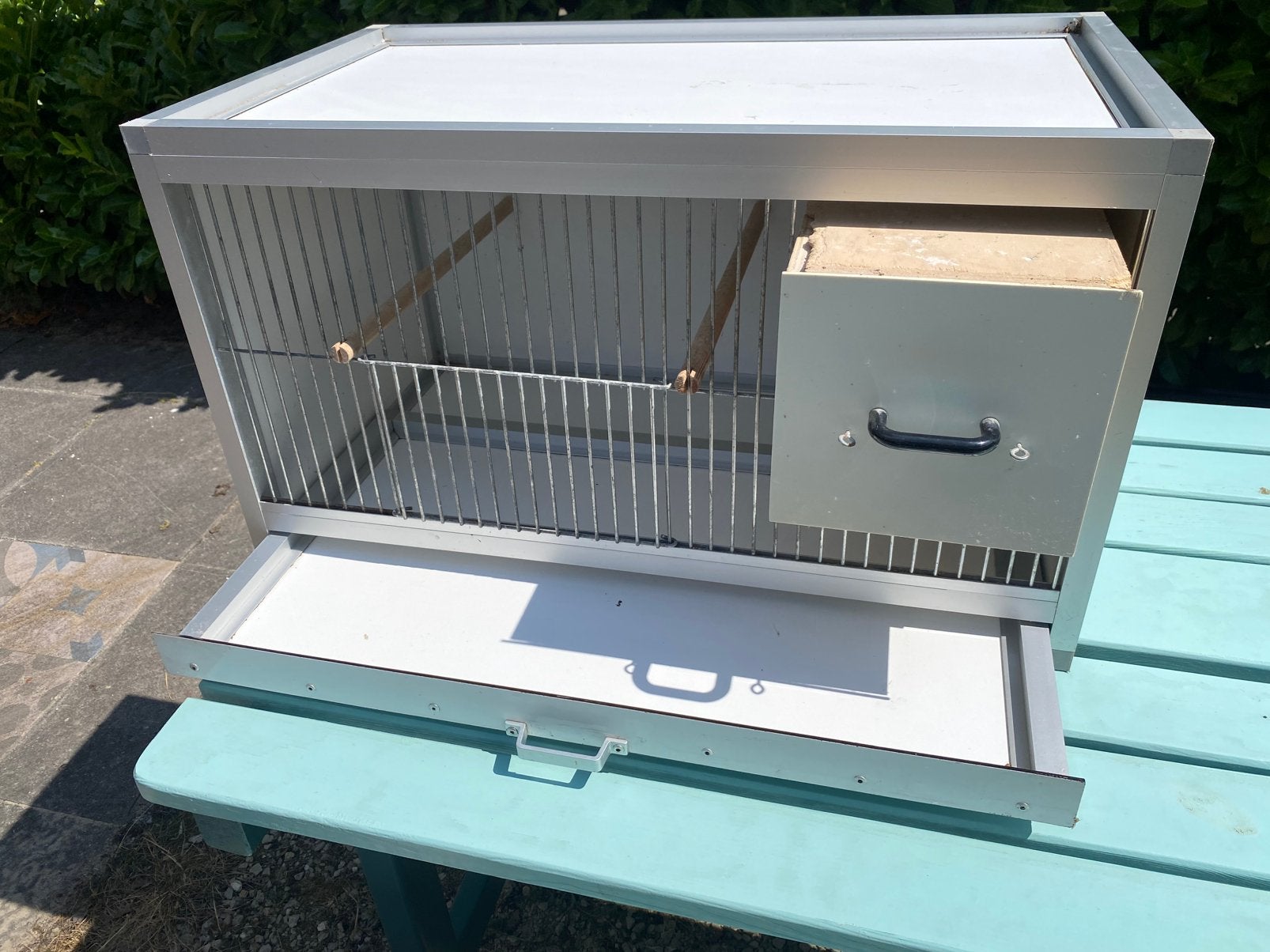 2 Vogel kwekkooien met nestkasten van Trespa, Ophalen of Verzenden, Zo goed als nieuw, Aluminium, Broedkooi of Kweekkooi