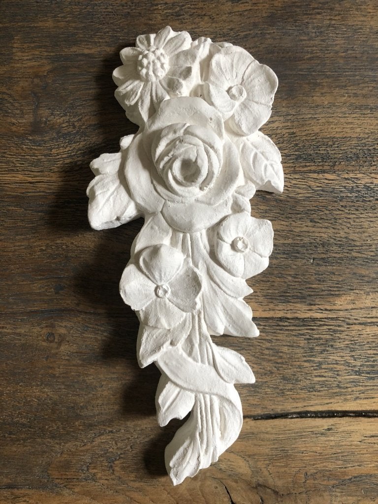 Klein bloemen-ornamentje van gips 26x 11 cm, Antiek en Kunst, Curiosa en Brocante, Ophalen of Verzenden