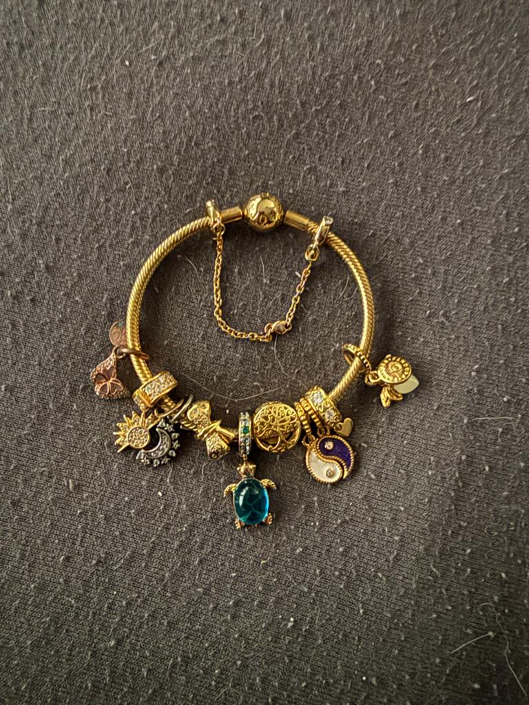 Pandora bedelarmband goudkleurig 18cm met bedels, Sieraden, Tassen en Uiterlijk, Armbanden, Overige materialen, Nieuw, Ophalen of Verzenden