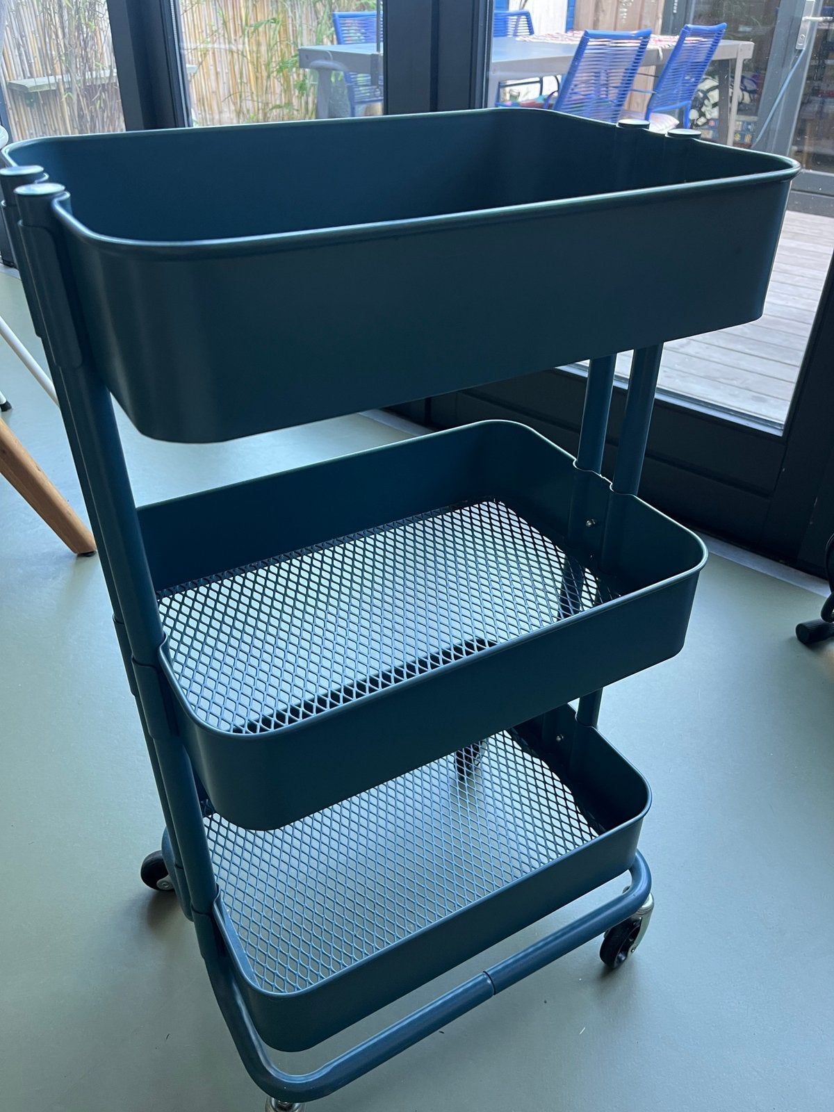 Leuk kastje IKEA diep blauw, Huis en Inrichting, Ophalen, Zo goed als nieuw