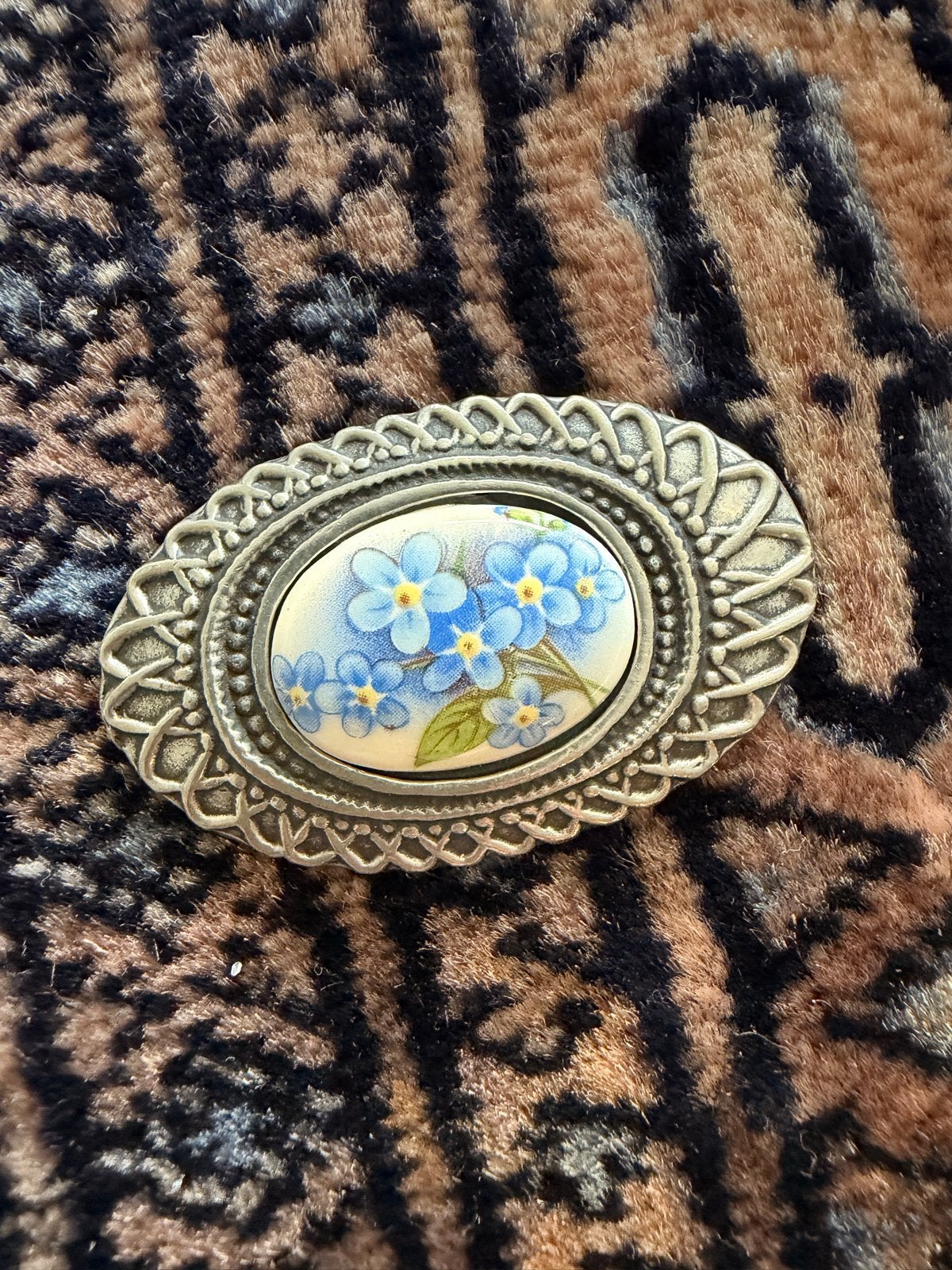 Vintage Broche Ovaal - Tin, Sieraden, Tassen en Uiterlijk, Overige materialen, 4 tot 7 cm, Gebruikt, Ophalen of Verzenden