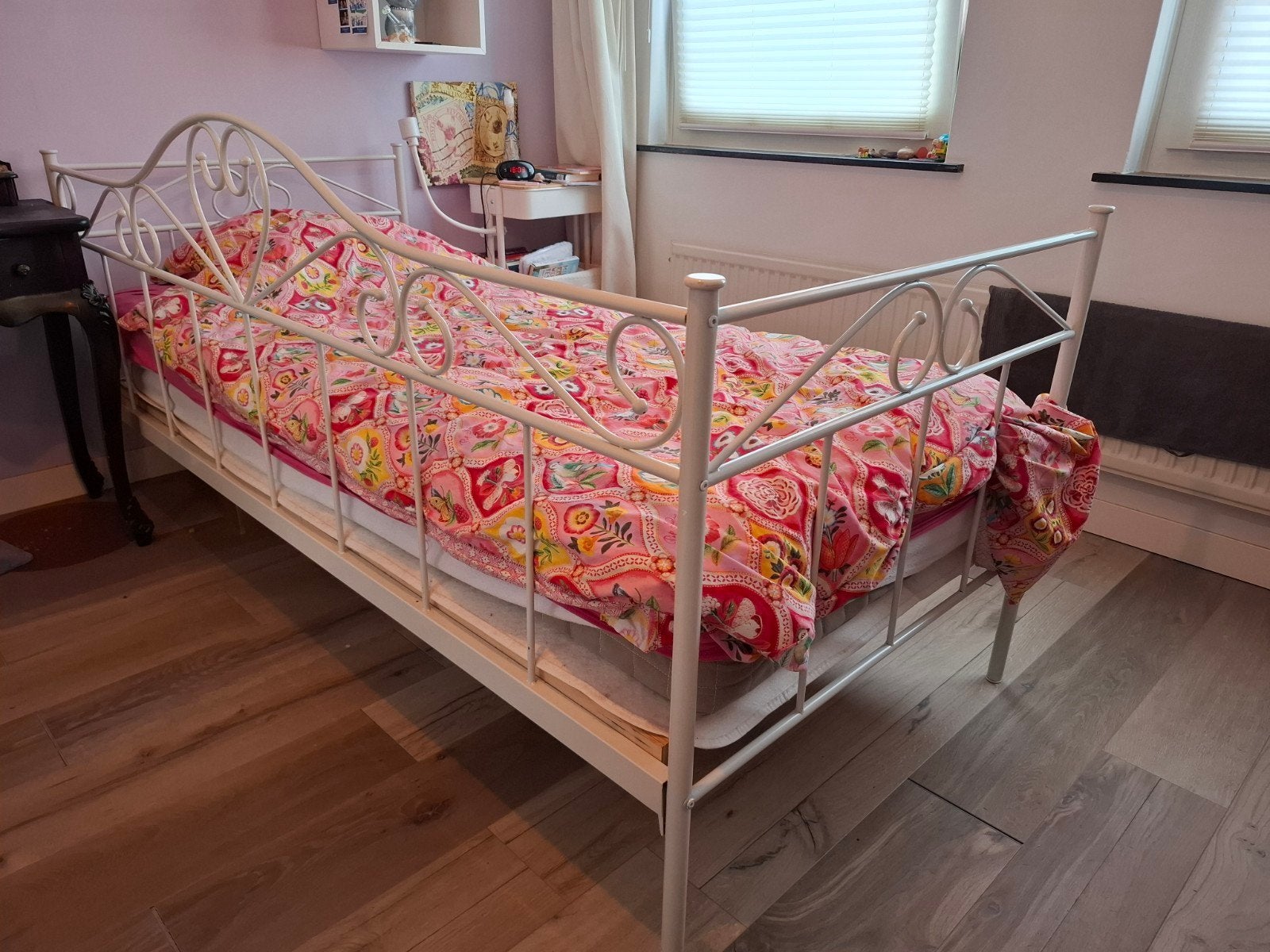 Wit metalen eenpersoonsbed met lattenbodem, Ophalen, Gebruikt, 90 cm, Eenpersoons