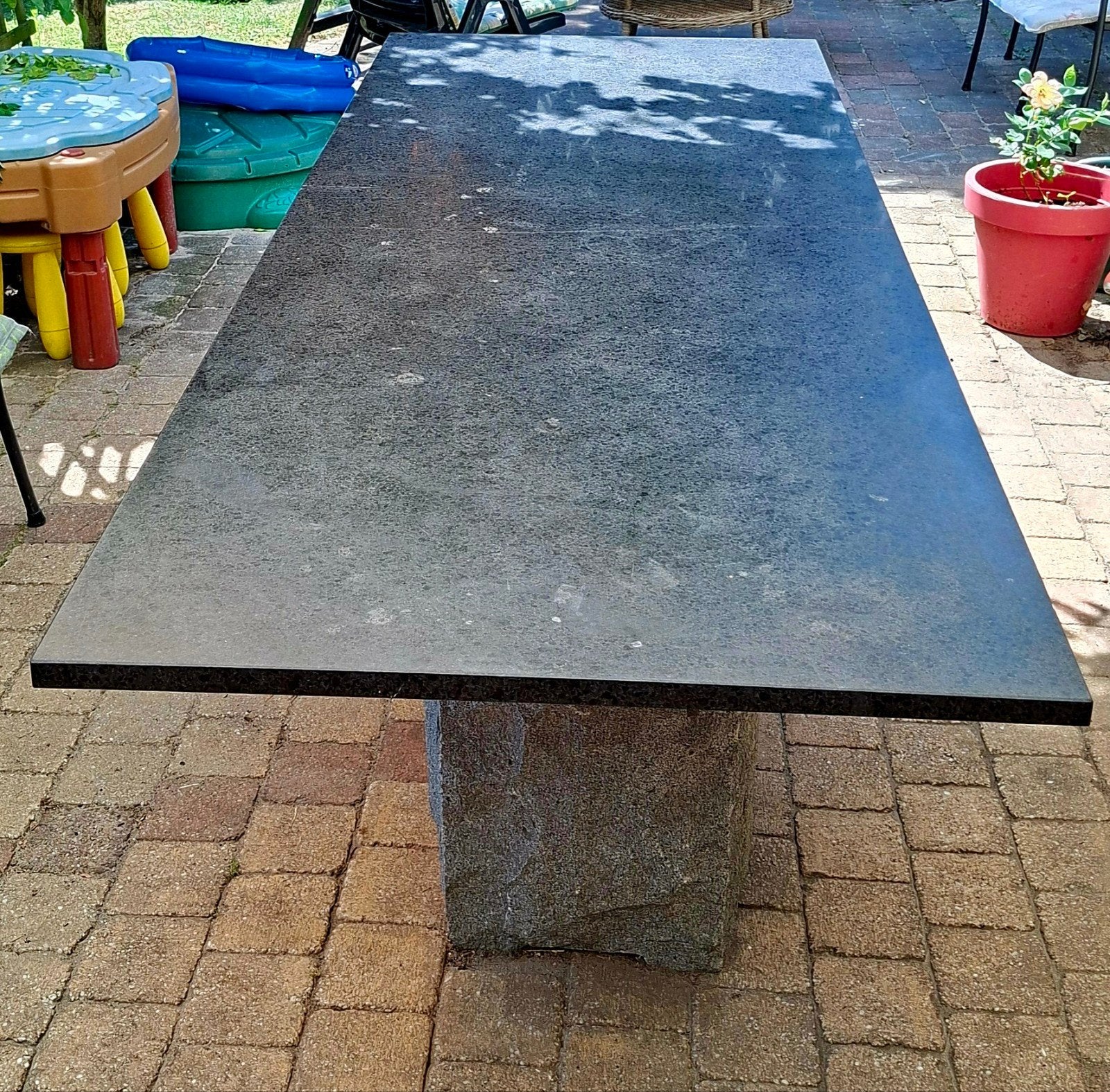 Robuuste granieten tuintafel - Duurzaam en stijlvol, Ophalen of Verzenden, Gebruikt, Rechthoekig, Overige materialen