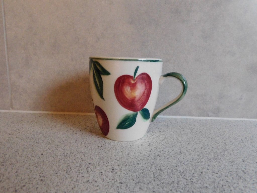 Senseo Mok 150 ml. Appel B Vic's Handpainted, Overige merken, Ophalen of Verzenden, Zo goed als nieuw, Overige stijlen