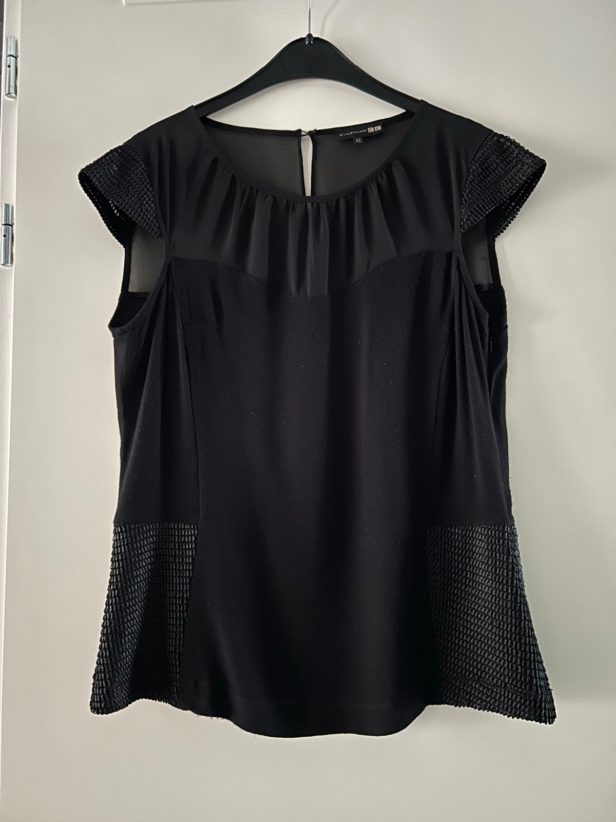 Elegante Zwarte Top met Structuurdetails - Maat 42, Kleding | Dames, Zwart, Maat 42/44 (L), Ophalen of Verzenden, Zo goed als nieuw