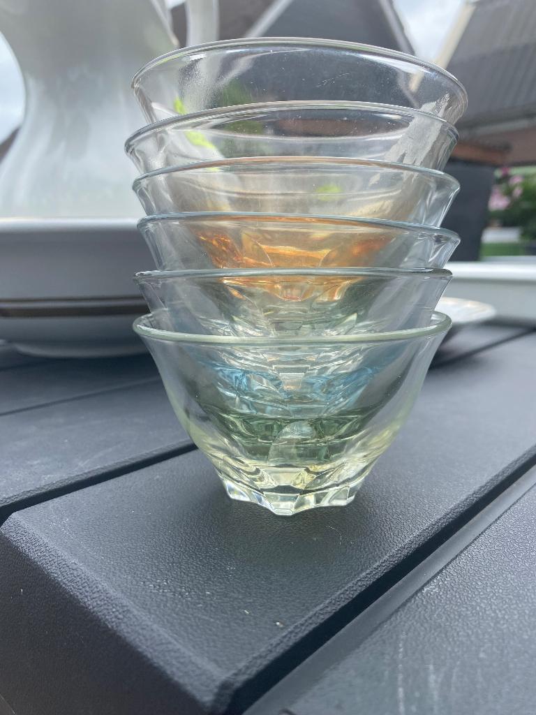 Antieke gekleurde bowl glaasjes, Ophalen