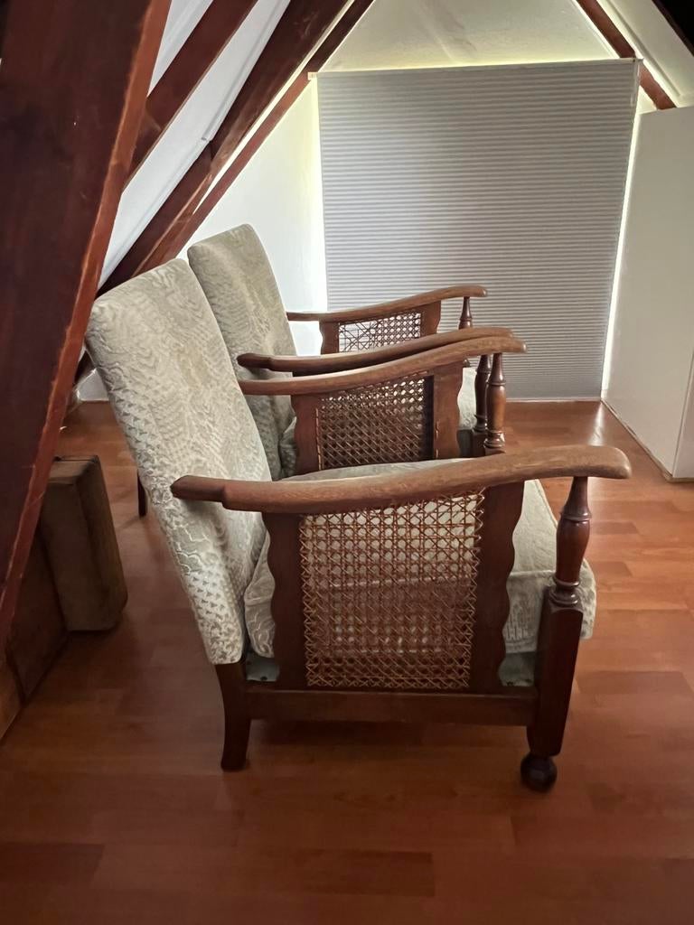 Vintage armfauteuil met rotan zijpanelen uit de jaren 30, Antiek en Kunst, Antiek | Meubels | Stoelen en Banken, Ophalen