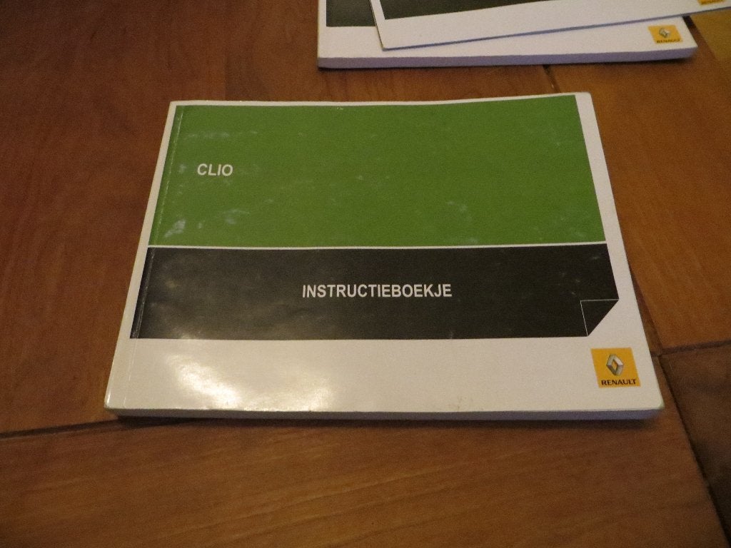 Instructieboek Renault Clio 2007 + radio handleiding, Ophalen of Verzenden