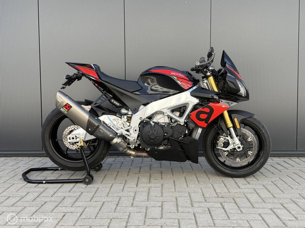 Aprilia Tuono v4 1100 RR uit 2018 met titanium Akrapovic, Motoren, Motoren | Aprilia, 1077 cc, Via Michelangelo 1 Noale, Aprilia