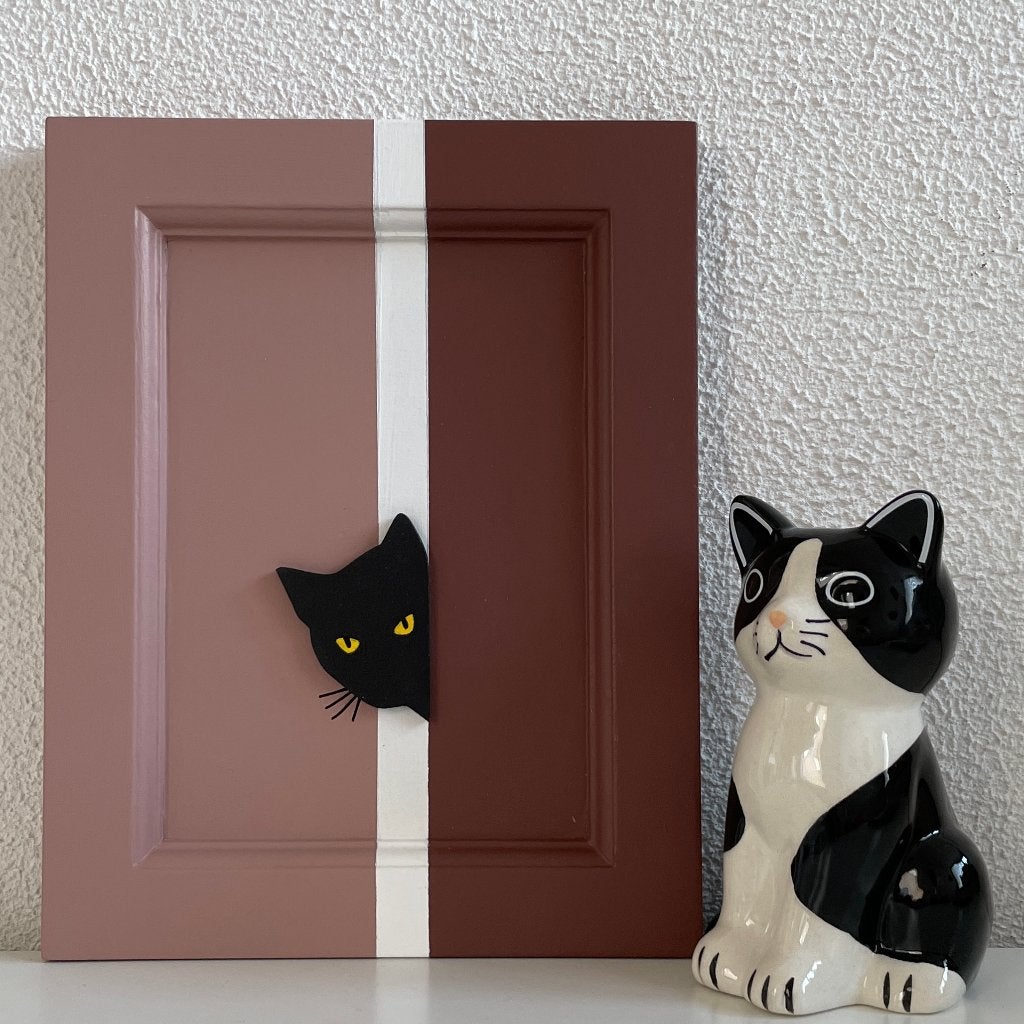 Schilderijtjes van een kat of hond - "om een hoekje kijken", Minder dan 50 cm, Oorspronkelijke maker, Nieuw, Ophalen of Verzenden