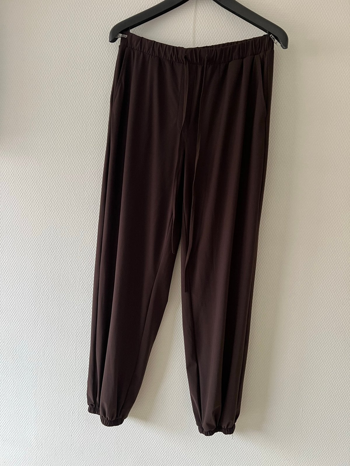 Studio Anneloes MARIEL BALLOON TROUSERS  maat M- ESPRESSO, Kleding | Dames, Broeken en Pantalons, Maat 38/40 (M), Bruin, Ophalen of Verzenden