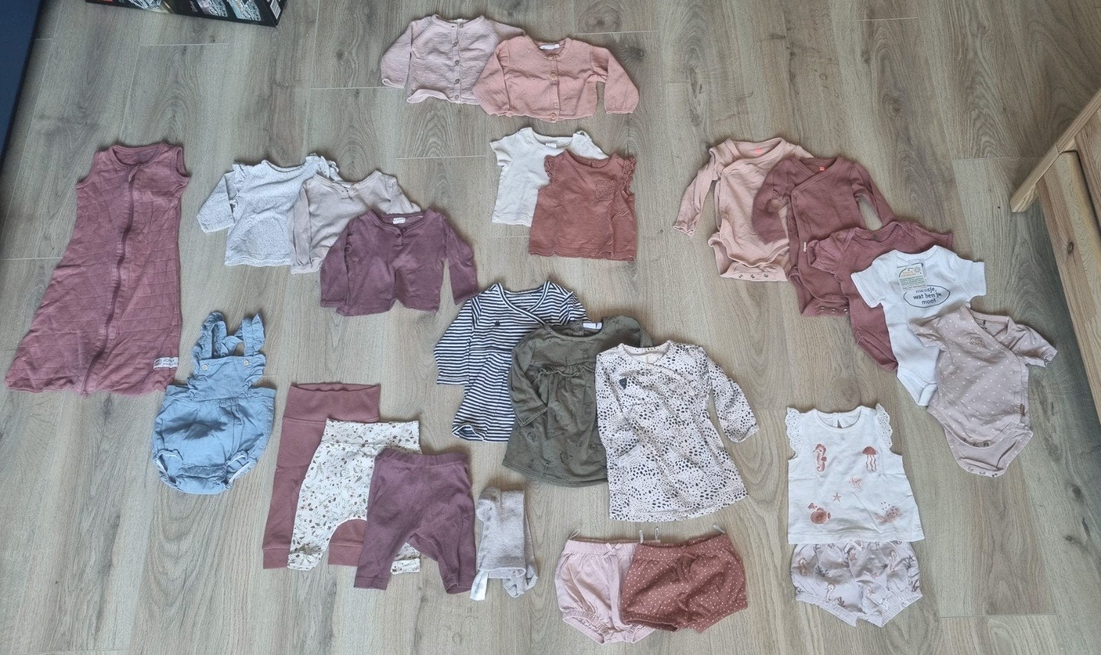 Babykleding pakket meisje maat 50 en 56, Kinderen en Baby's, Babykleding | Baby-kledingpakketten, Ophalen of Verzenden, Zo goed als nieuw