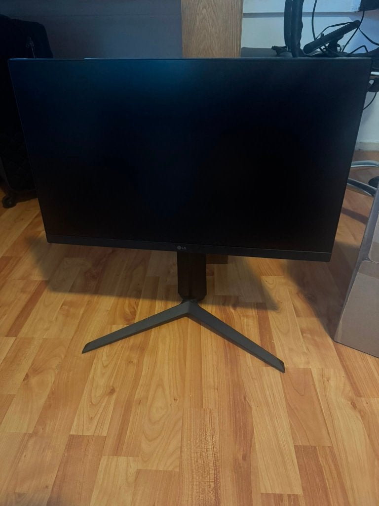 LG 24GN65R IPS 1080p 144Hz, Gebruikt, IPS, 101 t/m 150 Hz, In hoogte verstelbaar