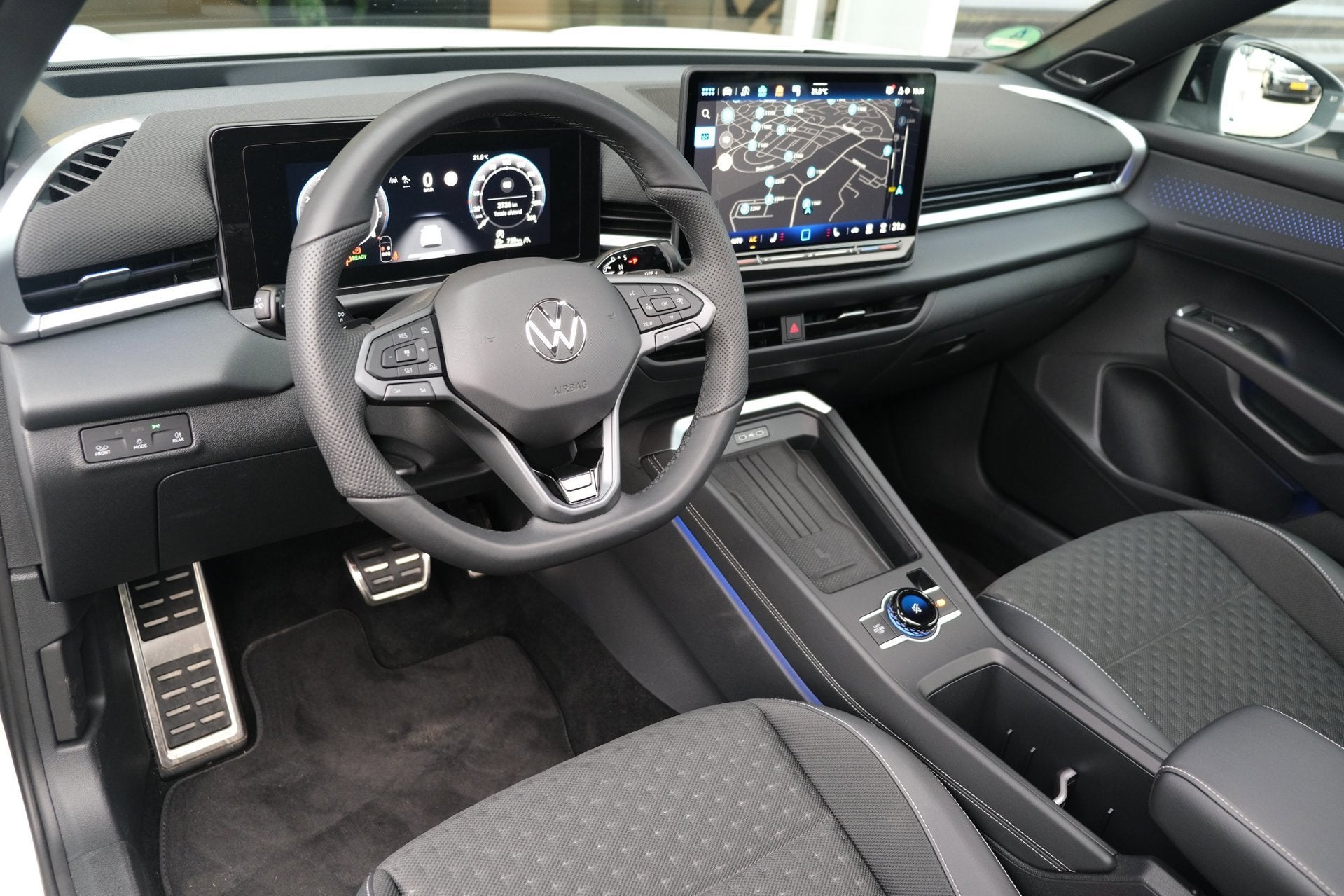 Volkswagen T-Roc 1.5 eTsi R-Line DSG 150PK Pano ACC 360CAM H, Auto's, Dealer onderhouden, Zwart, 4 cilinders, 150 pk