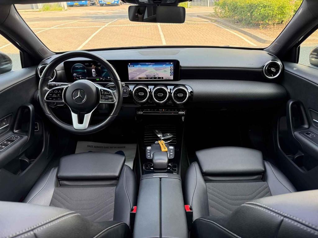Mercedes-Benz A-klasse 250 e AMG LED/PDC/CAM/LEER/NAVI/PANO, 12 maanden, Gebruikt, 4 cilinders, 15 kWh