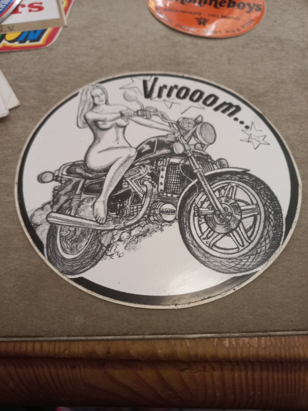 Vintage Vroooom Motor Sticker - Naakte Vrouw, Verzamelen, Ophalen of Verzenden, Gebruikt, Auto of Motor