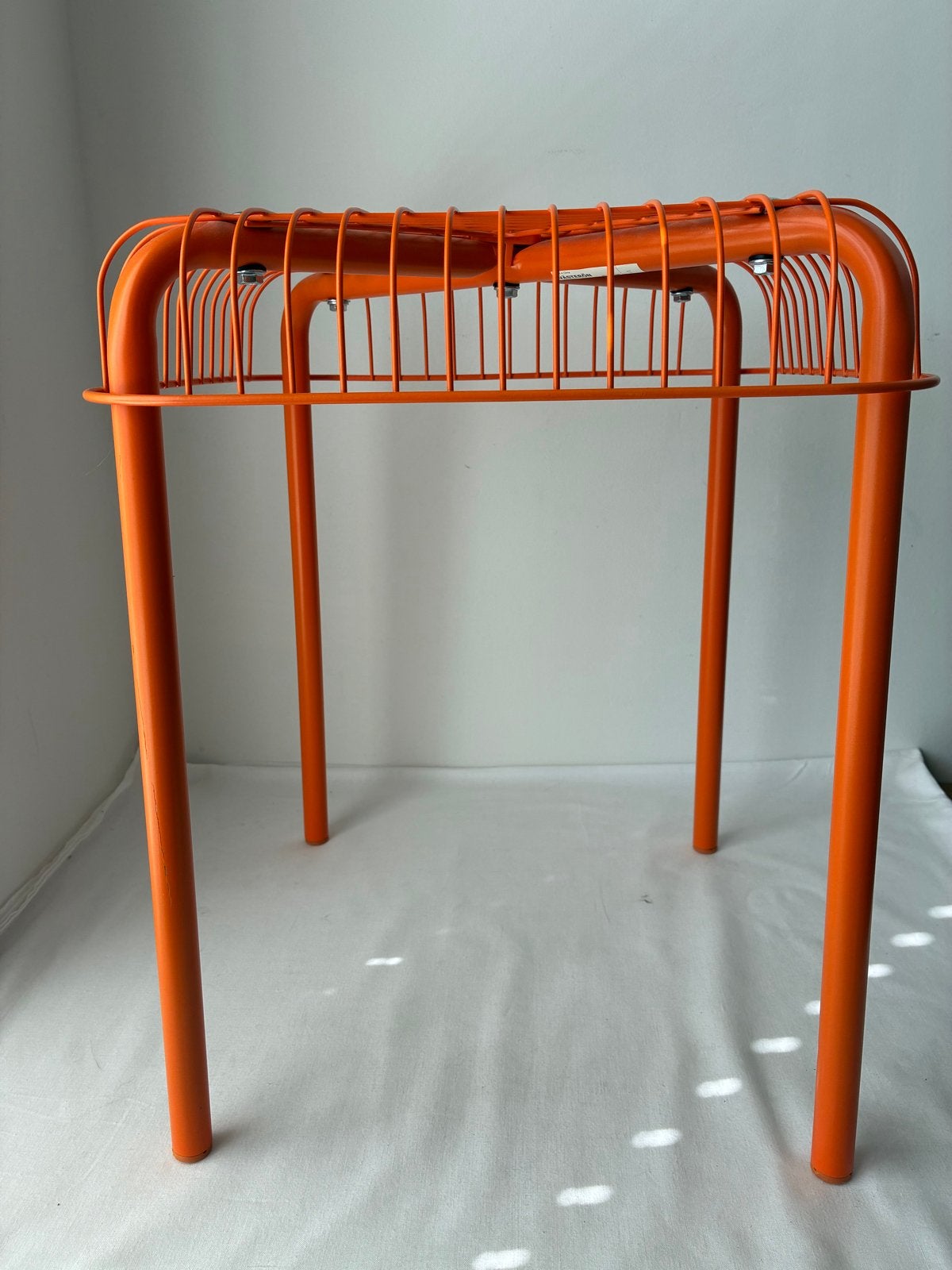 IKEA VÄSTERÖN Kruk/Plantentafel Oranje Metaal, Overige kleuren, Ophalen of Verzenden, Zo goed als nieuw, Metaal