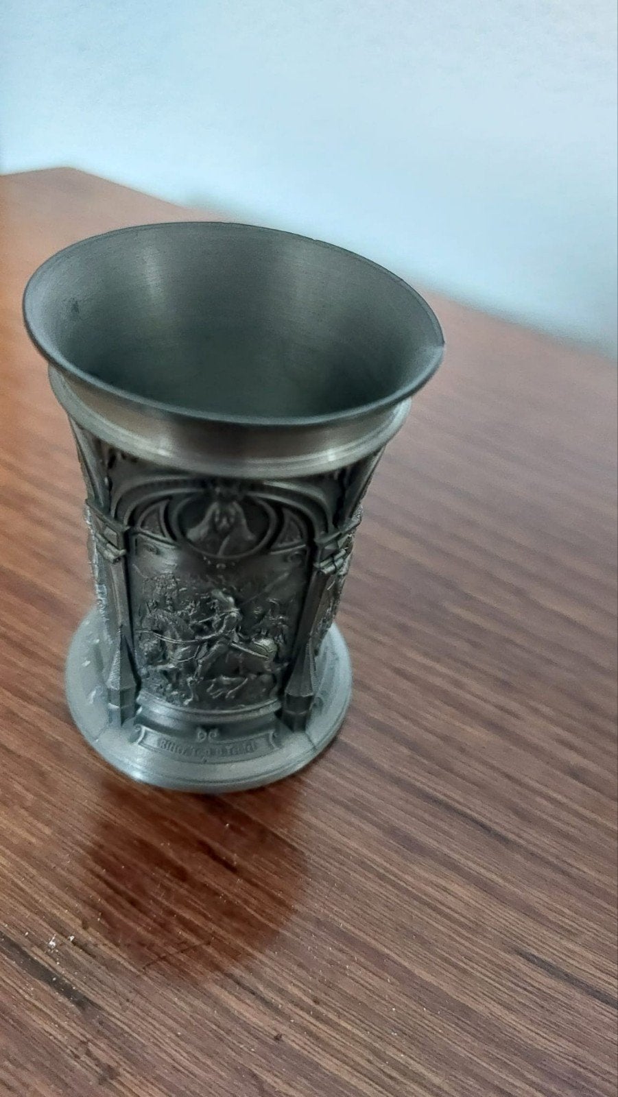 Antieke tinnen beker met reliëf - Zinn Galerie, Ophalen