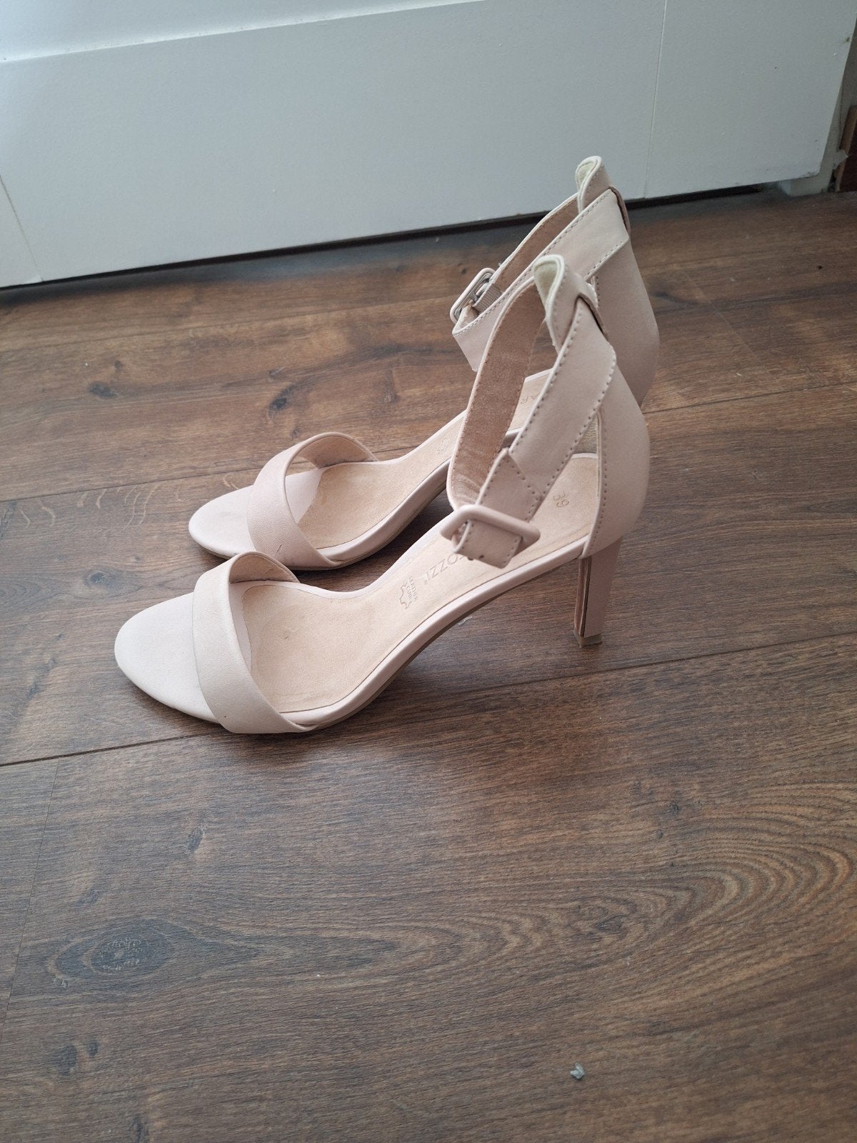 Nude Marco Tozzi Sandalen met Hak - Maat 39, Beige, Marco Tozzi, Zo goed als nieuw, Sandalen of Muiltjes