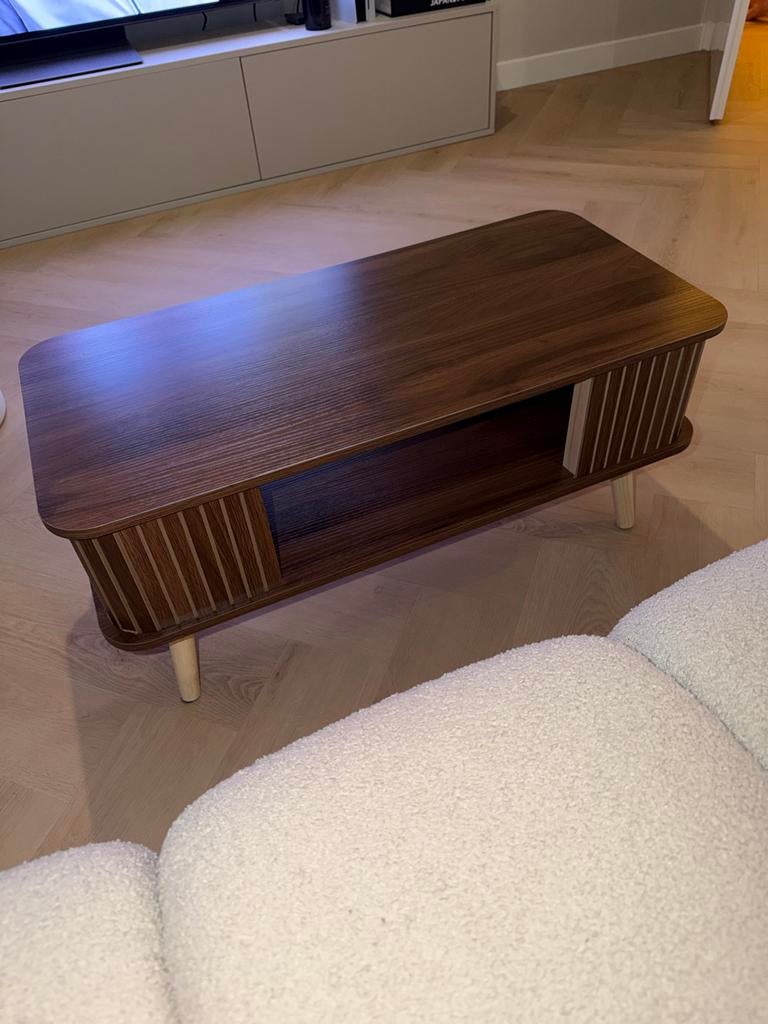 Walnoot bruine salontafel met naturel houten poten, Ophalen, 100 tot 150 cm, 50 tot 100 cm, Zo goed als nieuw