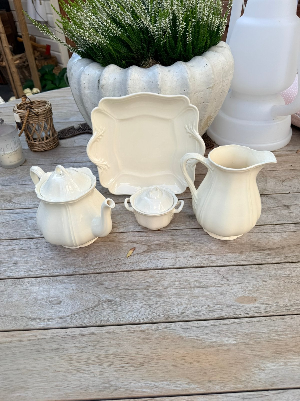 Wedgwood Queensplain theepot kan suikerpot en schaal izgst, Ophalen, Zo goed als nieuw, Porselein, Compleet servies