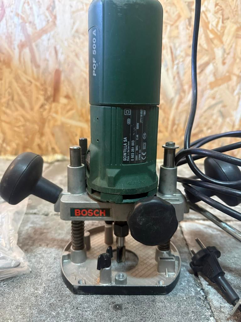 Bosch Bovenfrees POF 500 A met accessoires en kist, Ophalen, Gebruikt, Elektrisch, Bovenfrees